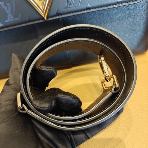 Louis Vuitton Black Monogram Leather Very One Handle Bag - Picture 16 of 16